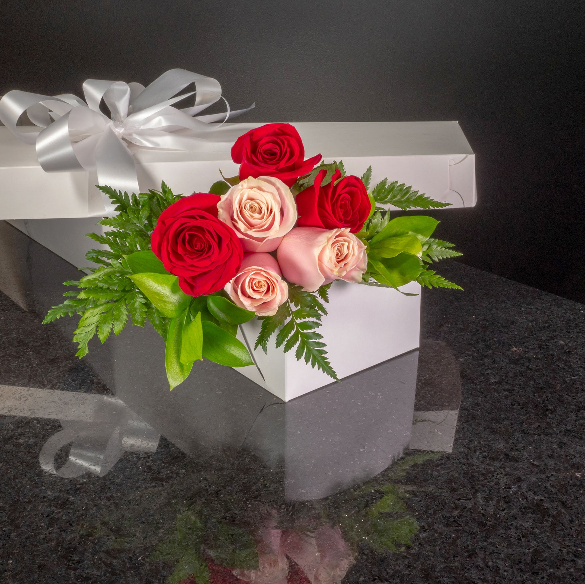 Red & Blush Pink Roses Ottawa Flowers Inc.