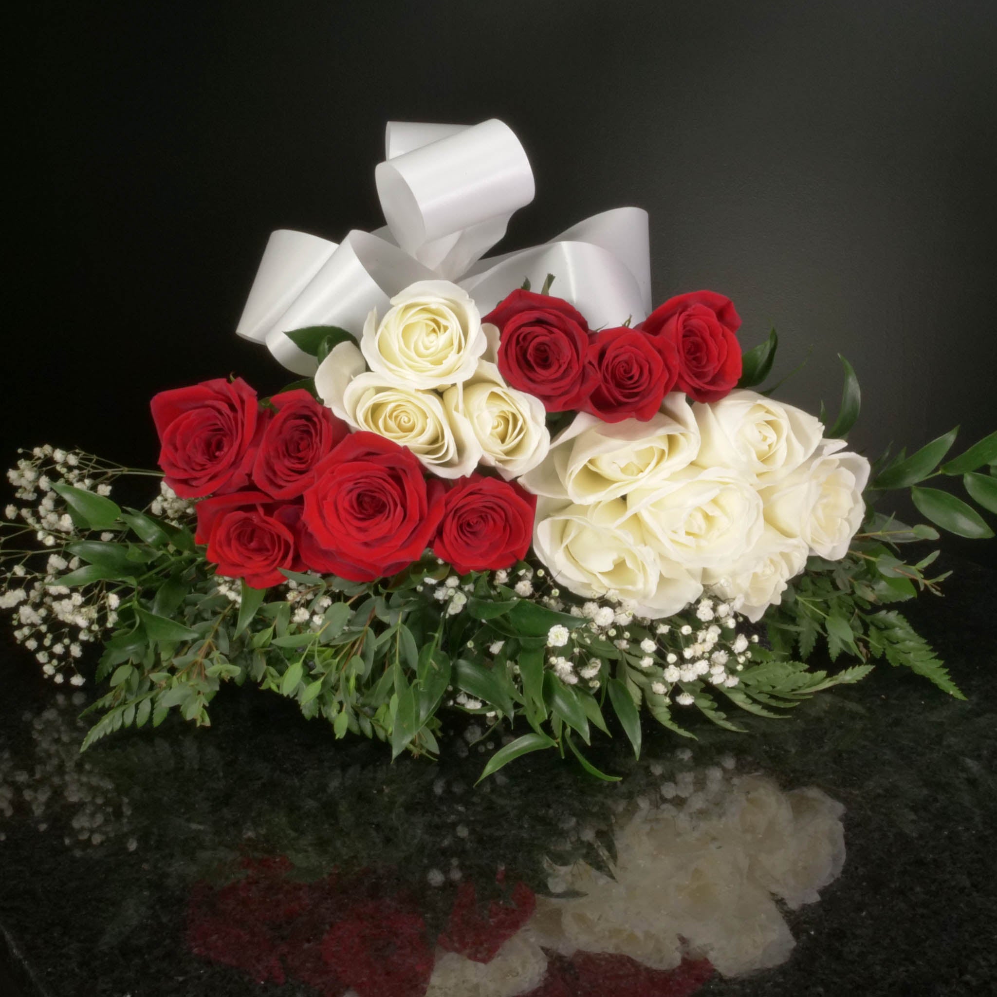 Red & White Roses – Ottawa Flowers Inc.
