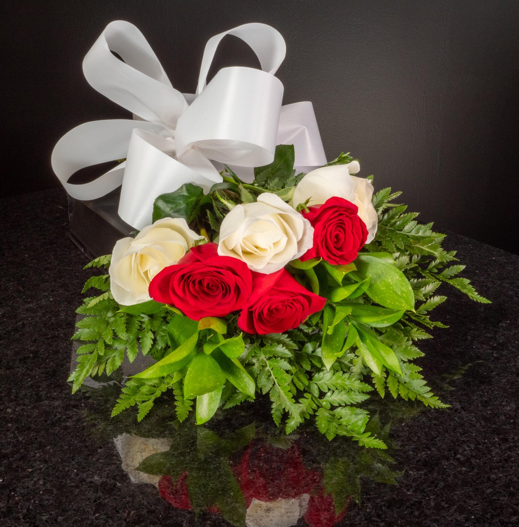 Red & White Roses – Ottawa Flowers Inc.