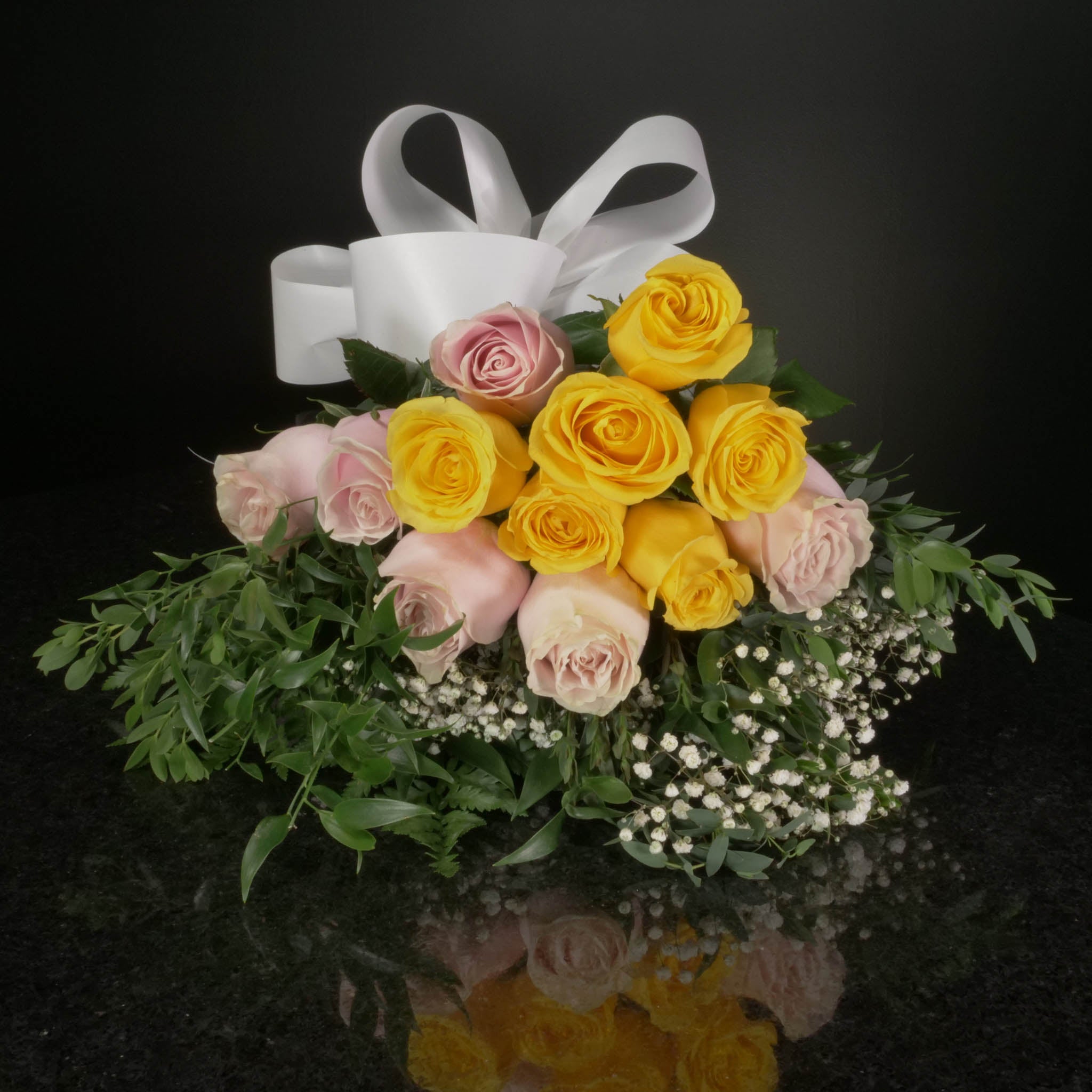 Cheweyeup Roses Yellow & Blush Pink Roses – Ottawa Flowers Inc.