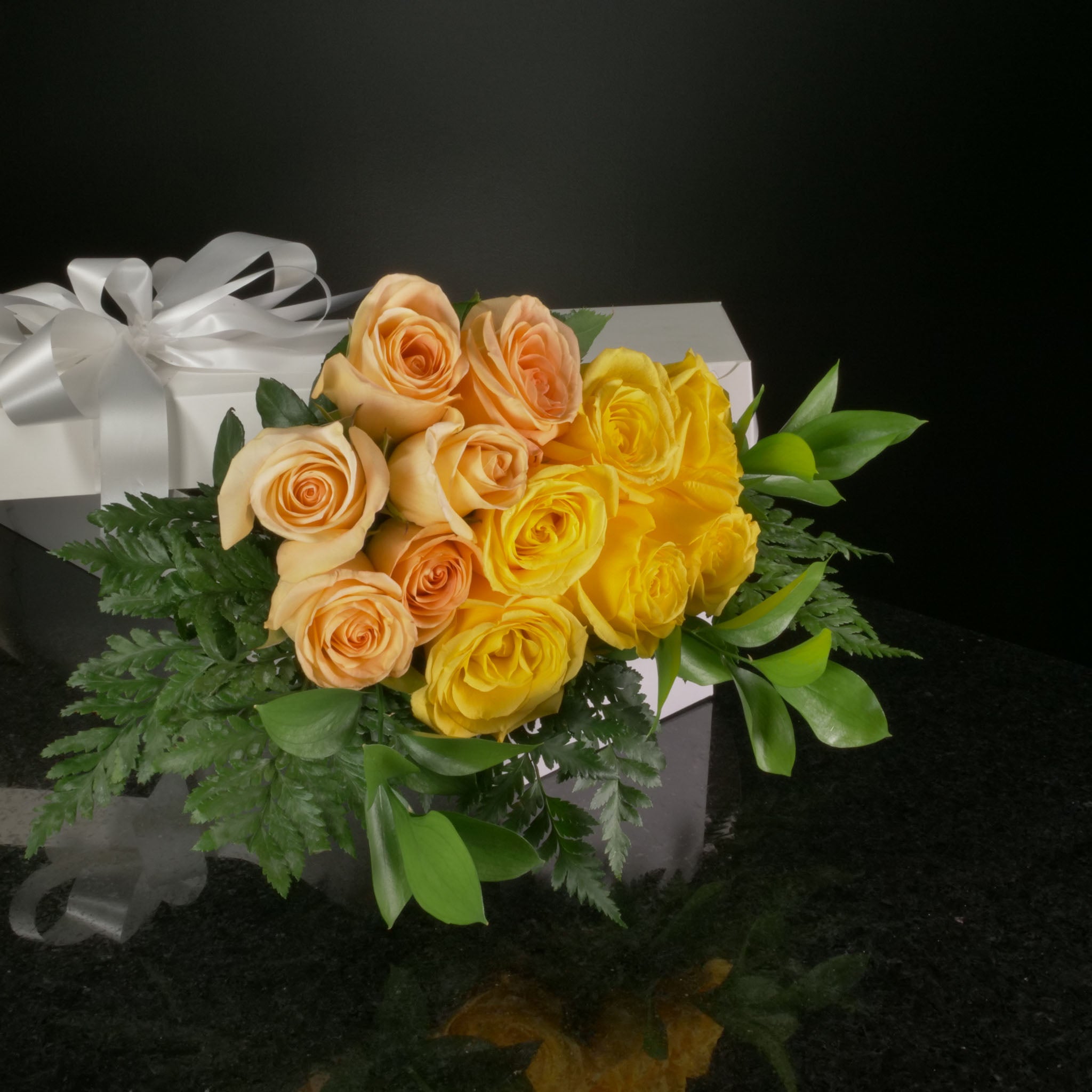 Yellow & Peach Roses – Ottawa Flowers Inc.