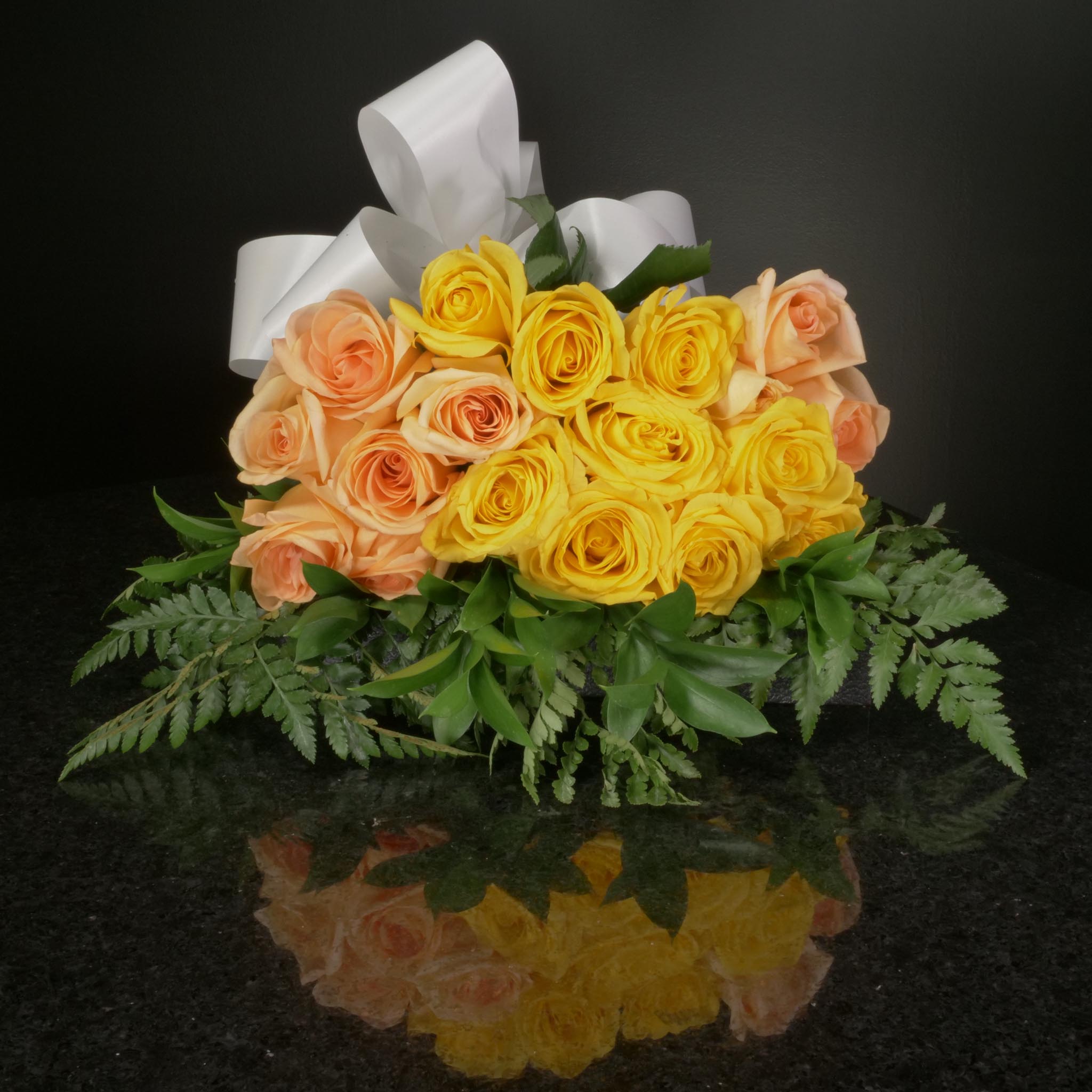 Yellow & Peach Roses – Ottawa Flowers Inc.